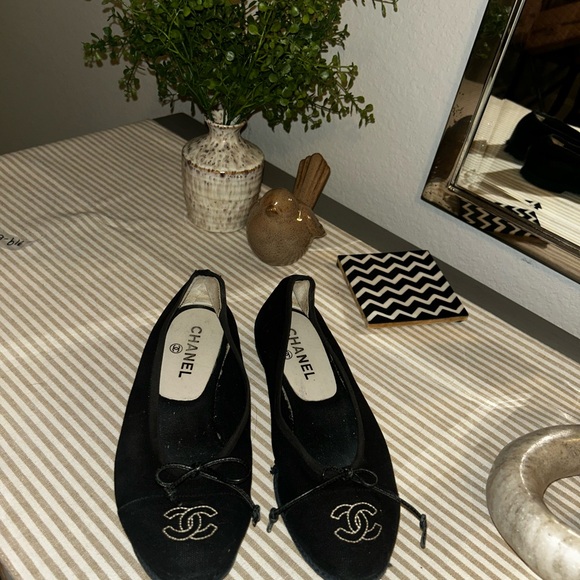 Chanel Black and White Ballet Flats - Picture 1 of 5